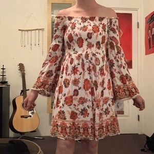 summer-y off the shoulder dress 🌞